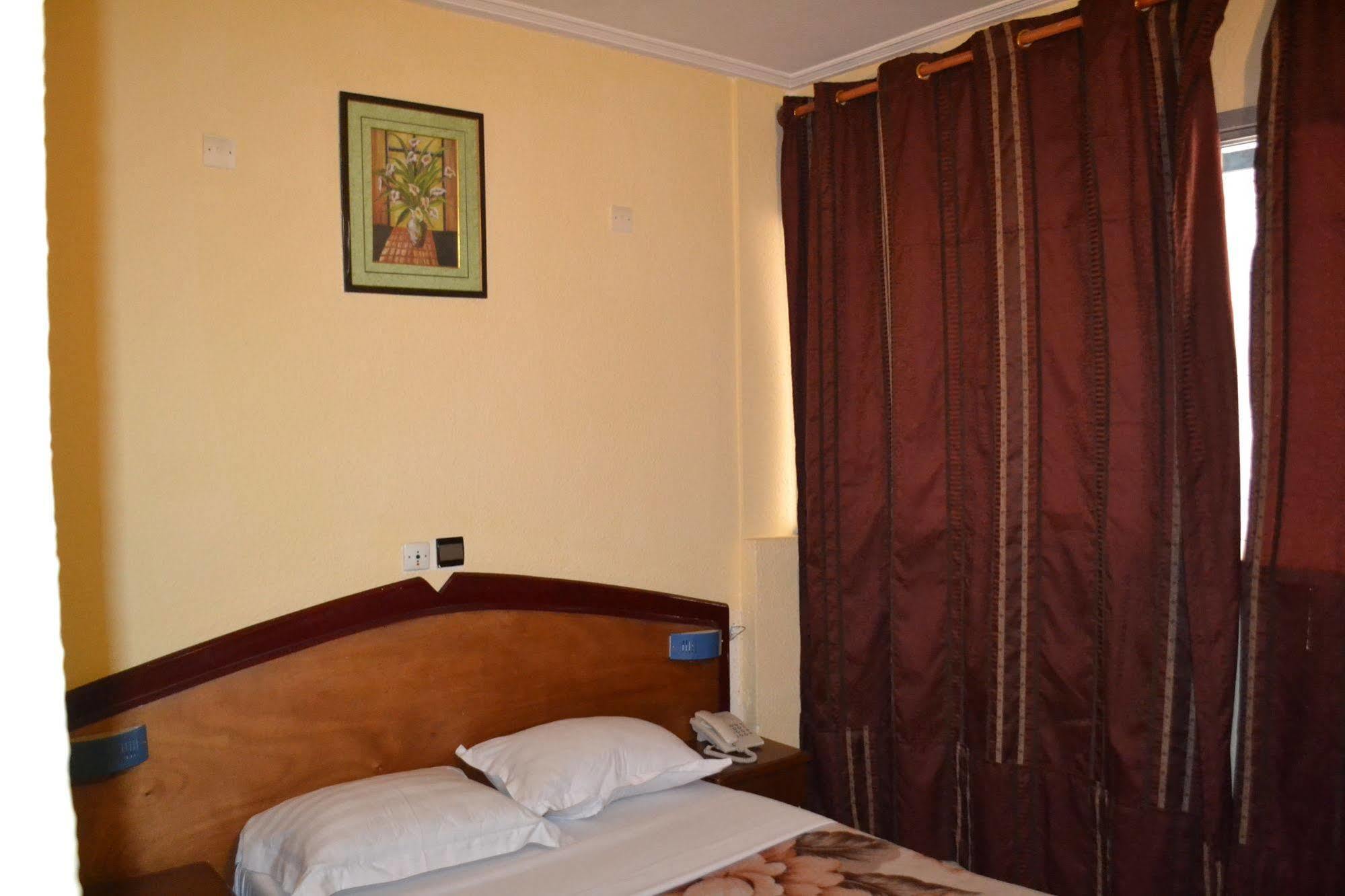 Hotel Akena City Bonabéri Extérieur photo